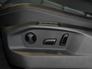 2018380TSI R-Line {{(ji)