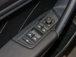 2018380TSI (q)R-Line {܇ƅ^(q)	