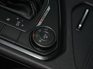 2018380TSI R-Line п؅^