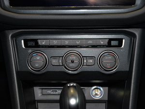 2018380TSI (q)R-Line {(dio){(dio)(ji)