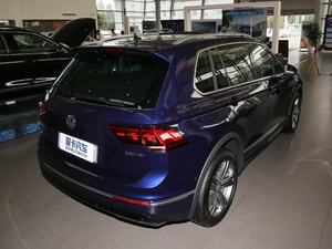 2018380TSI R-Line w^