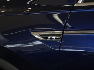 2018380TSI (q)R-Line (x)(ji)^