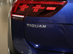 2018380TSI (q)R-Line (x)(ji)^