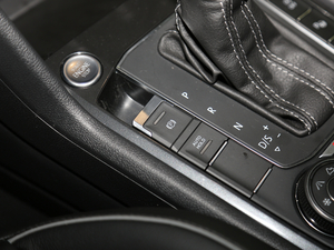 2018380TSI R-Line п؅^