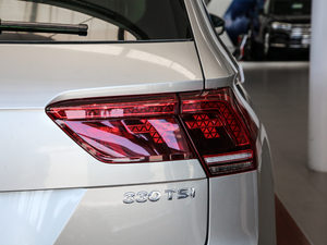 2018款330TSI 四驱创睿型 尾灯