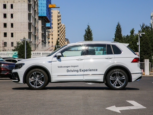 2018380TSI (q)R-Line w^