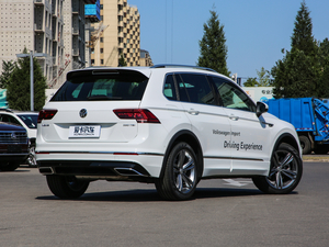 2018380TSI (q)R-Line w^