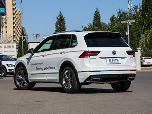 2018380TSI (q)R-Line w^