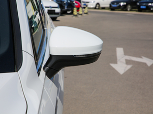 2018380TSI (q)R-Line (x)(ji)^