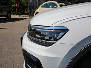 2018380TSI (q)R-Line (x)(ji)^