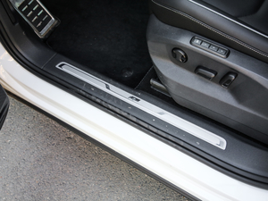 2018380TSI (q)R-Line g