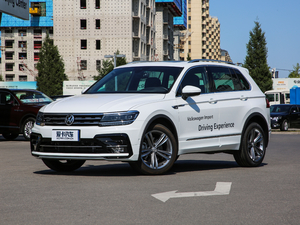 2018380TSI (q)R-Line w^