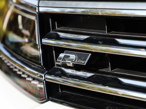 2018380TSI (q)R-Line (x)(ji)^