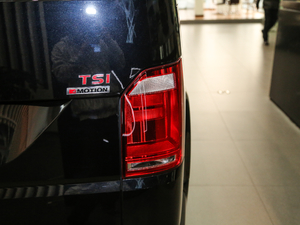 2018款2.0TSI 四驱舒适版 9座 尾灯