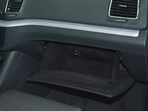 2018款380TSI 舒享型 6座 手套箱