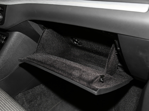 2018款380TSI 舒享型 7座 手套箱