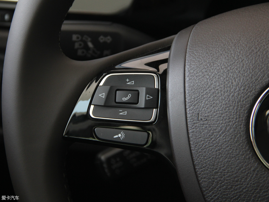 2018;J 3.0 TSI sҫذ