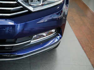 2018款380TSI 两驱舒行版 前雾灯