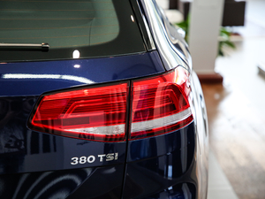 2018款380TSI 两驱舒行版 尾灯