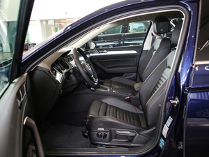 2018款380TSI 两驱舒行版 前排空间