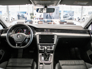 2018款380TSI 两驱舒行版 内饰全景