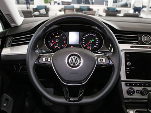 2018款380TSI 两驱舒行版 方向盘