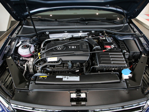 2018款380TSI 两驱舒行版 发动机
