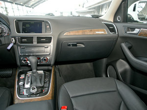 2010款3.2L 运动版 中控区