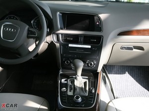 2010款2.0T 限量运动版 中控台