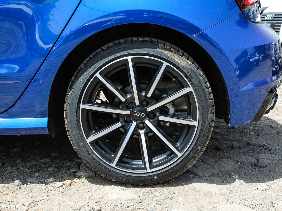 2018?yun)WA1 30 TFSI ذ