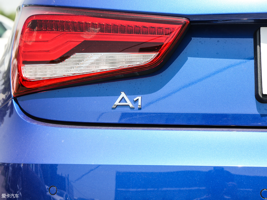 2018?yun)WA1 30 TFSI ذ