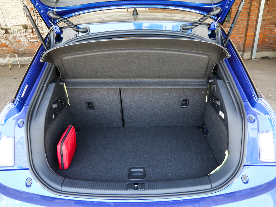 2018?yun)WA1 30 TFSI ذ