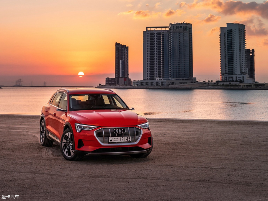 2020?yun)We-tron(M(jn)) 55 quattro r(sh)