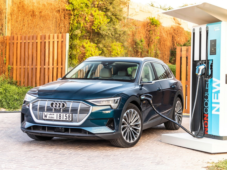 2020?yun)We-tron(M(jn)) 55 quattro r(sh)