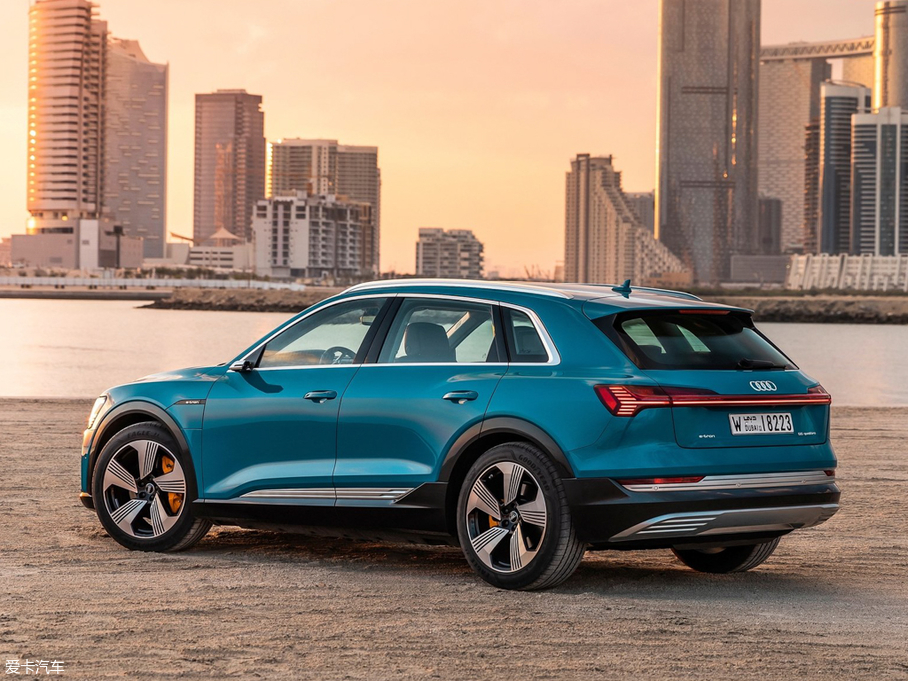 2020?yun)We-tron(M(jn)) 55 quattro r(sh)