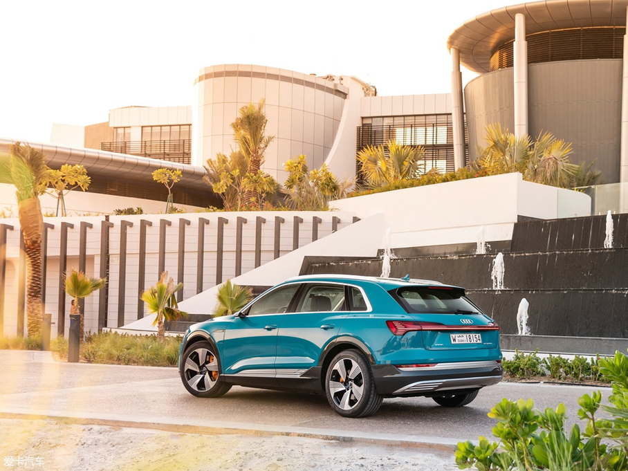 2020?yun)We-tron(M(jn)) 55 quattro r(sh)