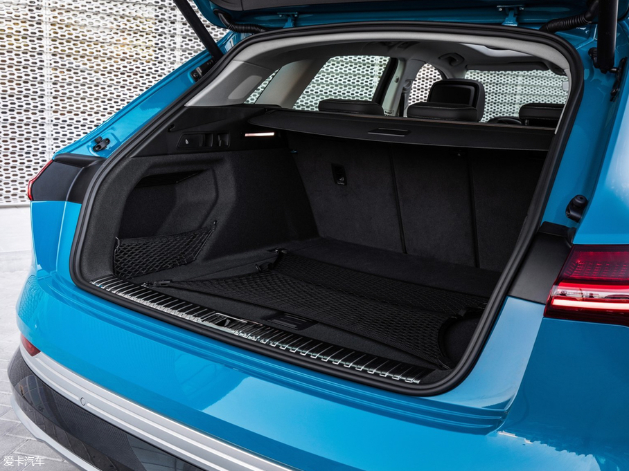 2020?yun)We-tron(M(jn)) 55 quattro r(sh)