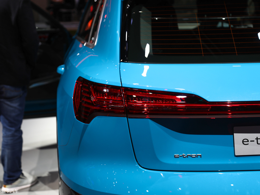 2020?yun)We-tron(M(jn)) 55 quattro r(sh)