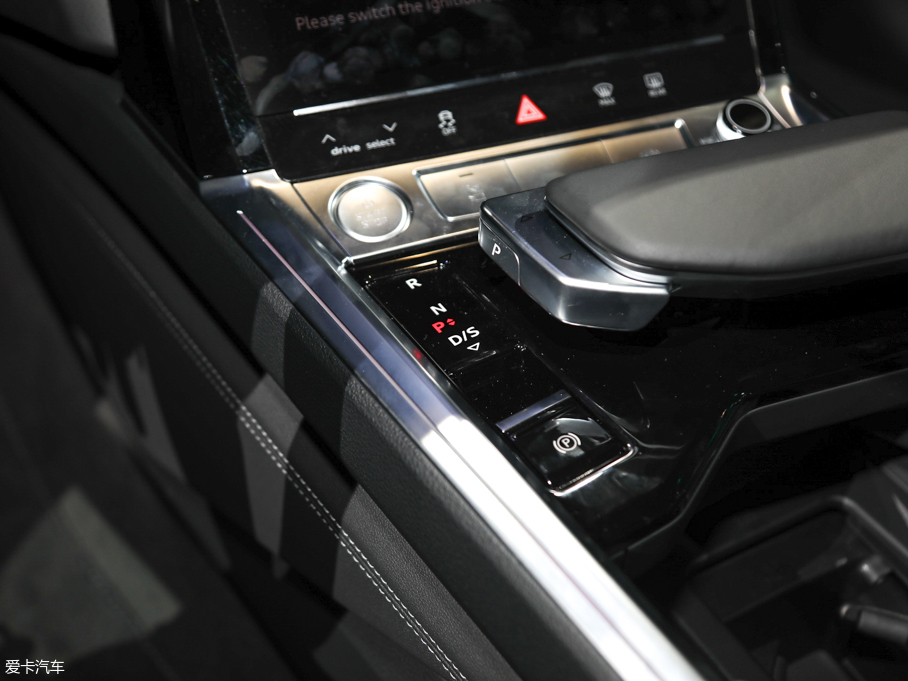 2020?yun)We-tron(M(jn)) 55 quattro r(sh)