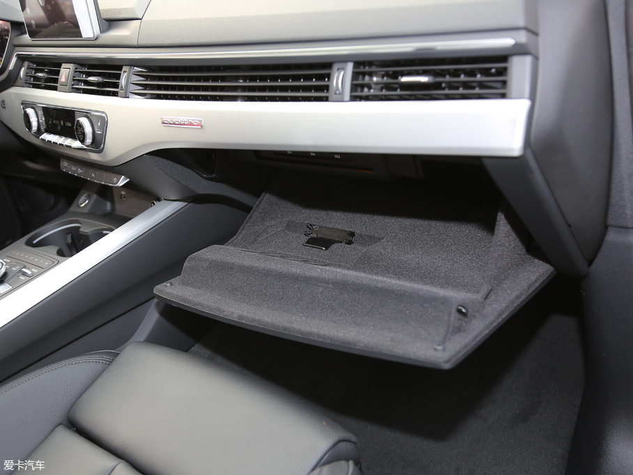 2019��W��A5 Sportback 45 TFSI quattro �\����