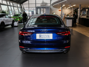 2019款Sportback 40 TFSI 时尚型 正后	