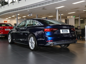 2019款Sportback 40 TFSI 时尚型 左后45度