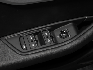 2019款Sportback 45 TFSI 时尚型 主驾车窗控制区	