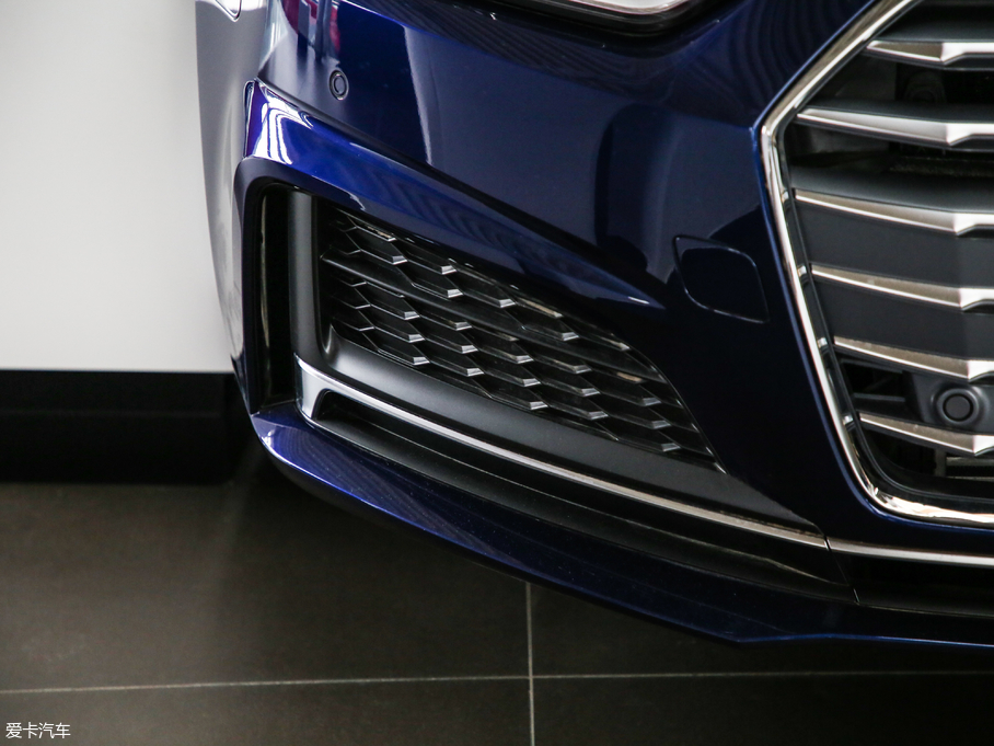 2019WA5 Coupe Coupe 40 TFSI r V