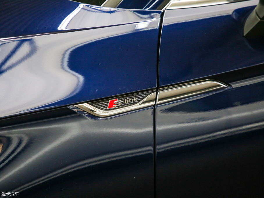 2019WA5 Coupe Coupe 40 TFSI r V