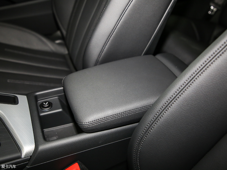 2019WA5 Coupe Coupe 40 TFSI r V