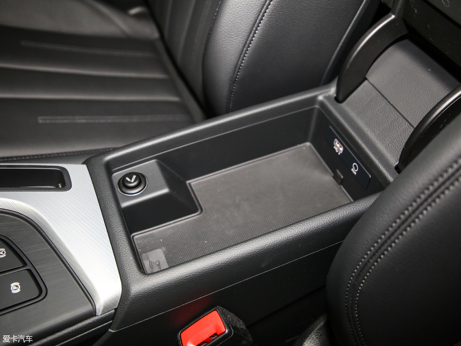 2019WA5 Coupe Coupe 40 TFSI r V