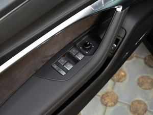 201955 TFSI quattro  {܇ƅ^	