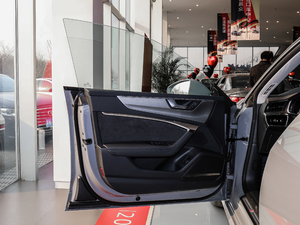 201955 TFSI quattro Ӹ {λ܇T