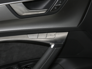 201955 TFSI quattro Ӹ g